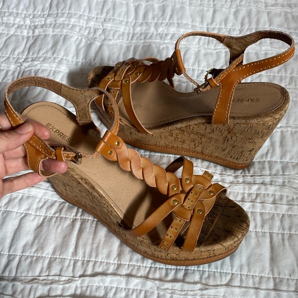 Express Wedge Sandles - Picture 4 of 6